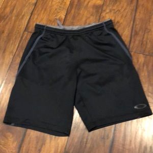 Oakley shorts size small